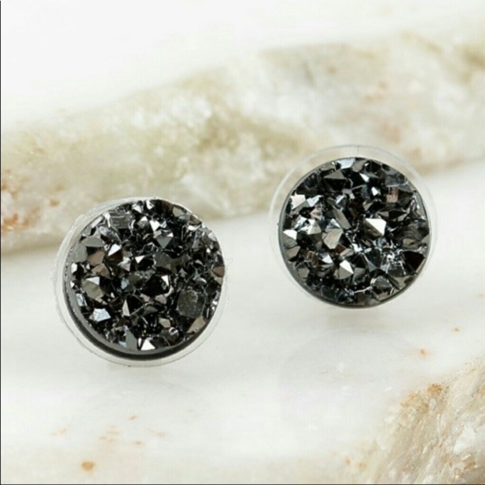 🎉SOLD OUT🎉 Black Hermitite Earrings